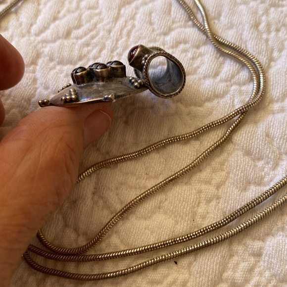 9.25 pendant with ruby coloured stones. - Picture 4 of 5